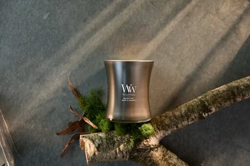 Woodwick - Candela media " Precious metals - Melanite Mist