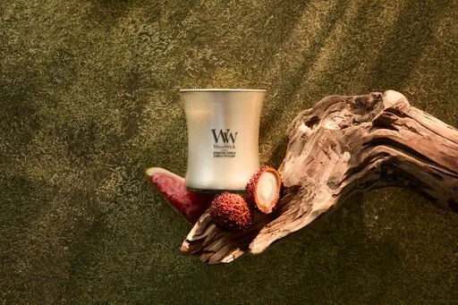 Woodwick - Candela media " Precious metals - Sparkling Pomelo