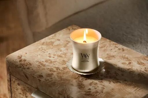 Woodwick - Candela media " Precious metals - Cypress Ore