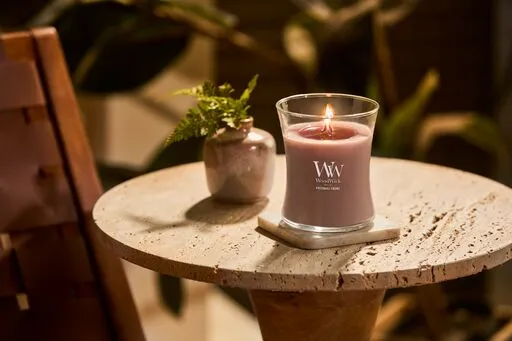 Woodwick - Candela media Patchouli crème